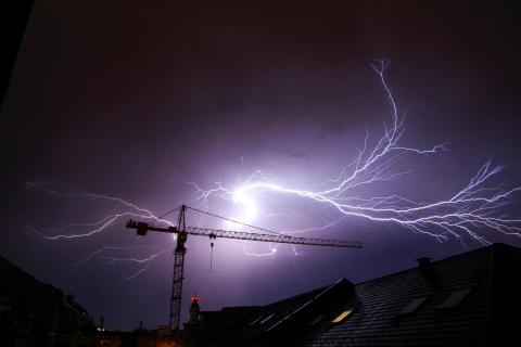 Flash over the rooftop