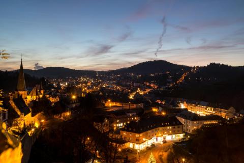 Saarburg bei Nacht