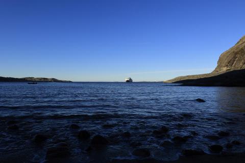 Kreuzfahrtschiff in einen Fjord in Norwegen