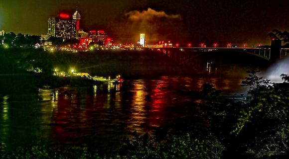 Niagara bei Nacht