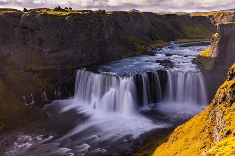 Wasserfalllandschaft