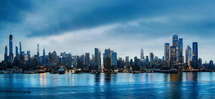 Skyline New York by night.jpg
