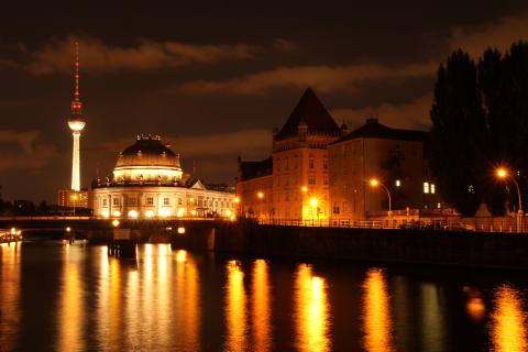 Museumsinsel bei Nacht