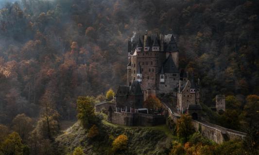 Burg Eltz im Herbst