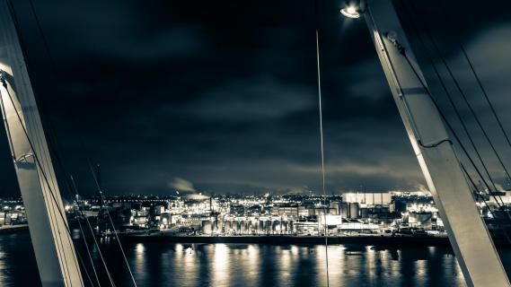 Hamburger Hafen bei Nacht