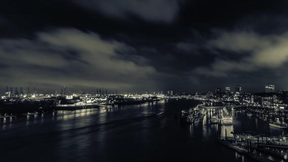 Hamburger Hafen bei Nacht 2