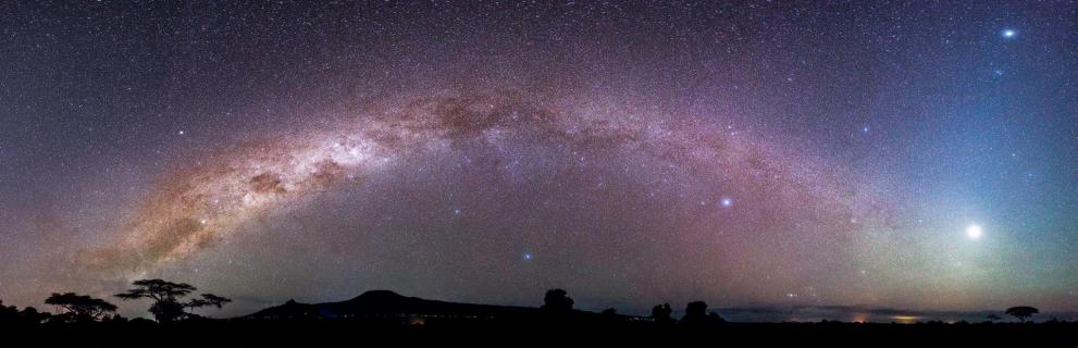 Kilimanjaro und Jupiter über der Milchstraße