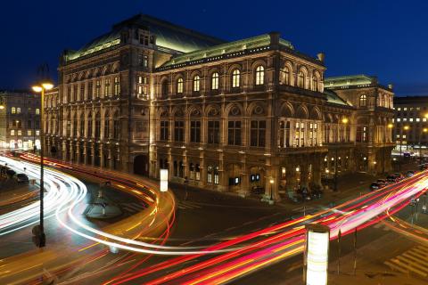 Oper Wien nachts