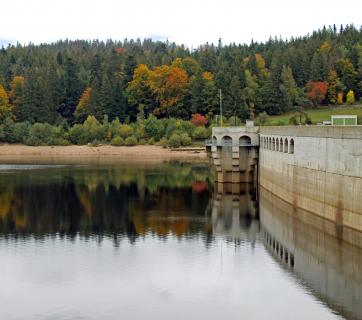 Herbst an der Talsperre