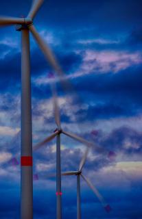 Nachts im Windpark 
