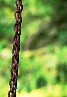 Glieder einer Kette im Wind