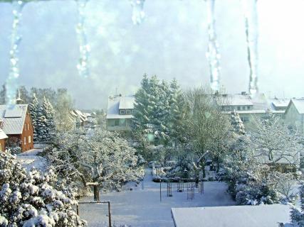 winterblick durch ein Fenster