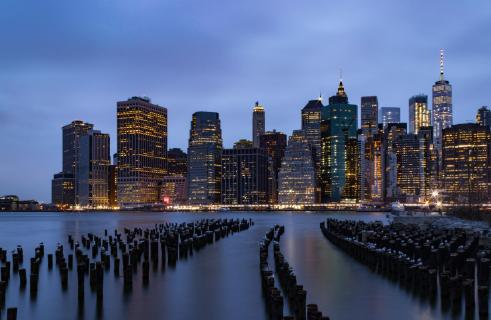 Manhattan Skyline zur blauen Stunde