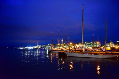 Hafen in Oslo bei Nacht , Norwegen / Skandinavien