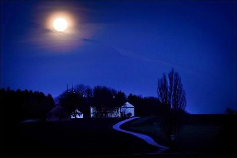 Landschaft im Vollmondlicht