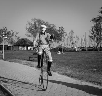 Portrait Hochradfahrer Rust beim Neusiedlersee