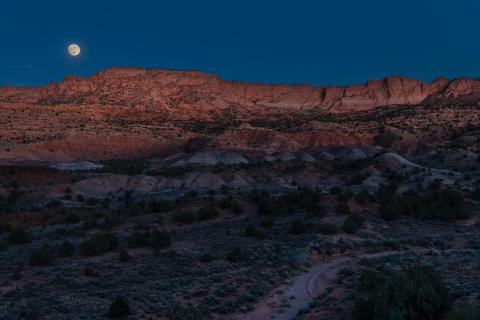 Mond ueber Vermilion Cliffs