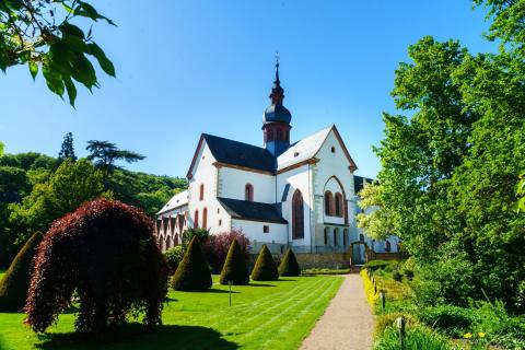 Gartenansicht von Kloster Eberbach im Rheingau