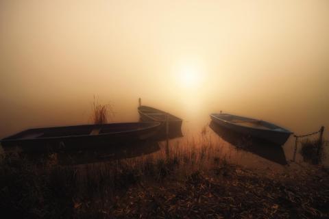 Boote im Nebel