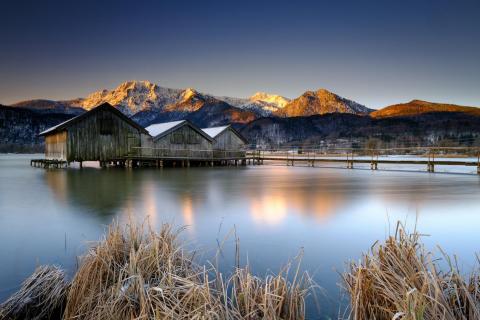 Bootshäuser am Kochelsee