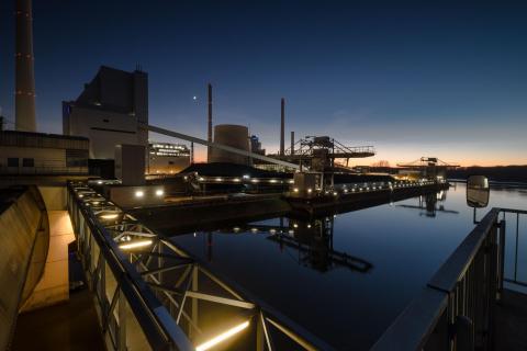 Blaue Stunde am Kraftwerk