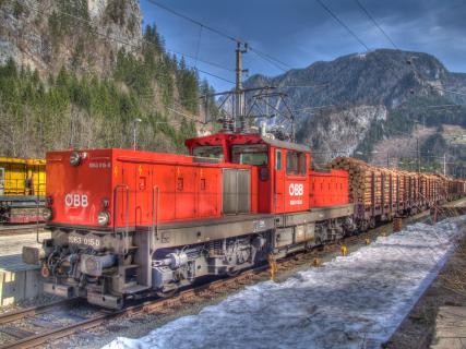 Güterzug vor der Anfahrt durchs Gesäuse 