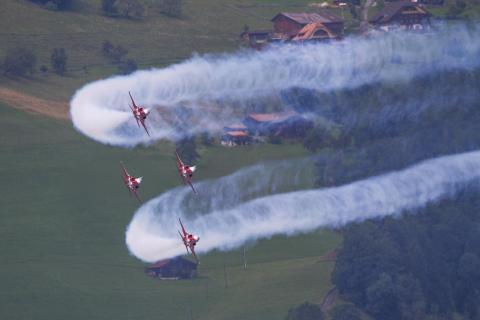 Patrouille Suisse im Anflug