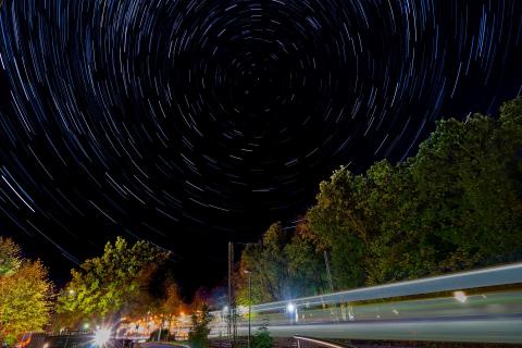 HORNEBURG Star trails am Bahnübergang