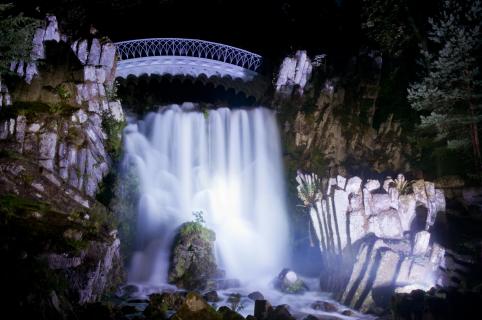 Beleuchtete Wasserspiele