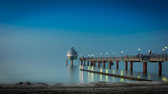 Sebrücke Zingst zur Blauen Stunde