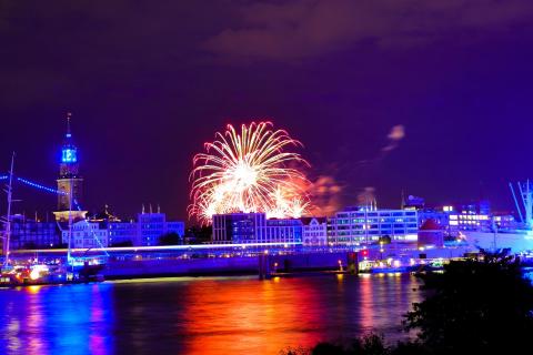 Feuerwerk im Hamburger Hafen