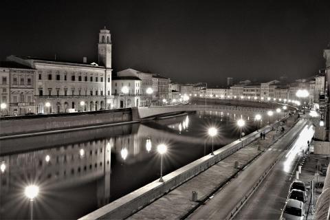 Pisa bei Nacht