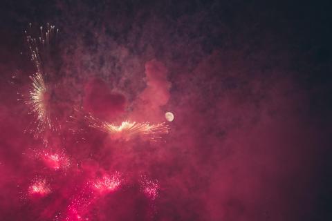 Feuerwerk im Mondschein