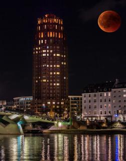 Haus und Mond