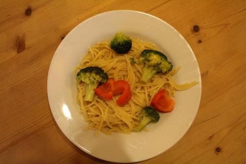 Frühlingsnudelteller