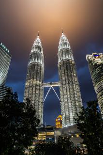 twin tower bei nacht