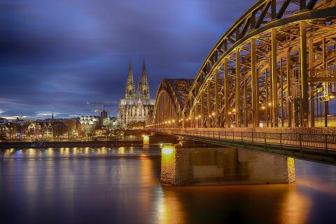 Kölner Dom mit Hohenzollern Brücke 2c