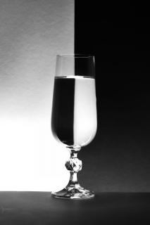 Glas schwarz weiß 