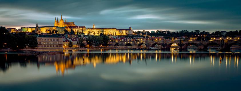 Prager Burg über der Moldau