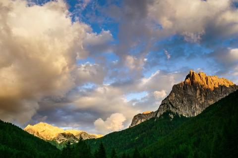 Goldene Stunde am Berg 