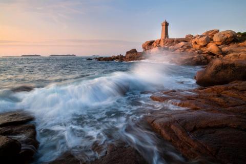 Abendlicht am Leuchtturm, Bretagne