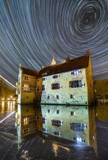 Sternenkarussell über Burg Vishering