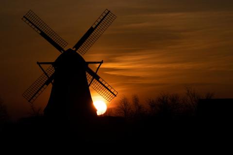 Mühle bei Sonnenaufgang