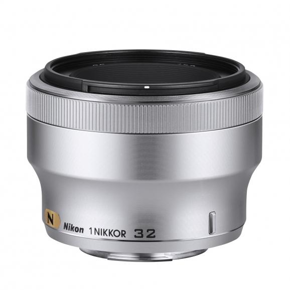 Nikon 1 NIKKOR 32 mm 1:1,2 / silber