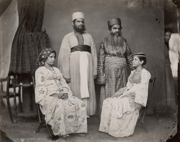 Fotograf unbekannt Jüdische Familie aus Cochin, Malabar um 1880, Albuminabzug