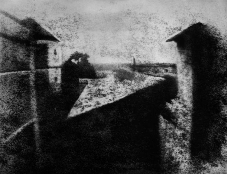 Blick aus dem Fenster in Le Gras / Joseph Nicéphore Niépce, 1826 