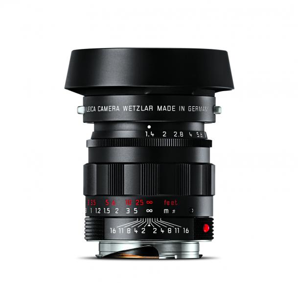 Leica Summilux-M 1:1,4/50 mm ASPH. ebenfalls in schwarz verchromter Ausführung.