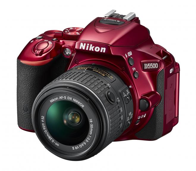 Nikon D5500: Mit 91 Prozent in der Gesamtwertung katapultiert sich die D5500 auf Platz eins unserer Bestenliste – und schmeißt Canons EOS 700D vom Platz an der Sonne. 