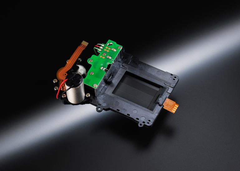 Nikon D7200: Der Schlitzverschluss der D7200 erlaubt eine minimale Belichtungszeit von 1/8000 Sekunde. Maximal werden 30 Sekunden belichtet. Plus Bulb-Modus.