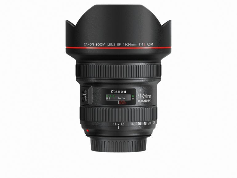 EF 11-24mm F/4l USM von Canon besitzt eine fixierte Gegenlichtblende.